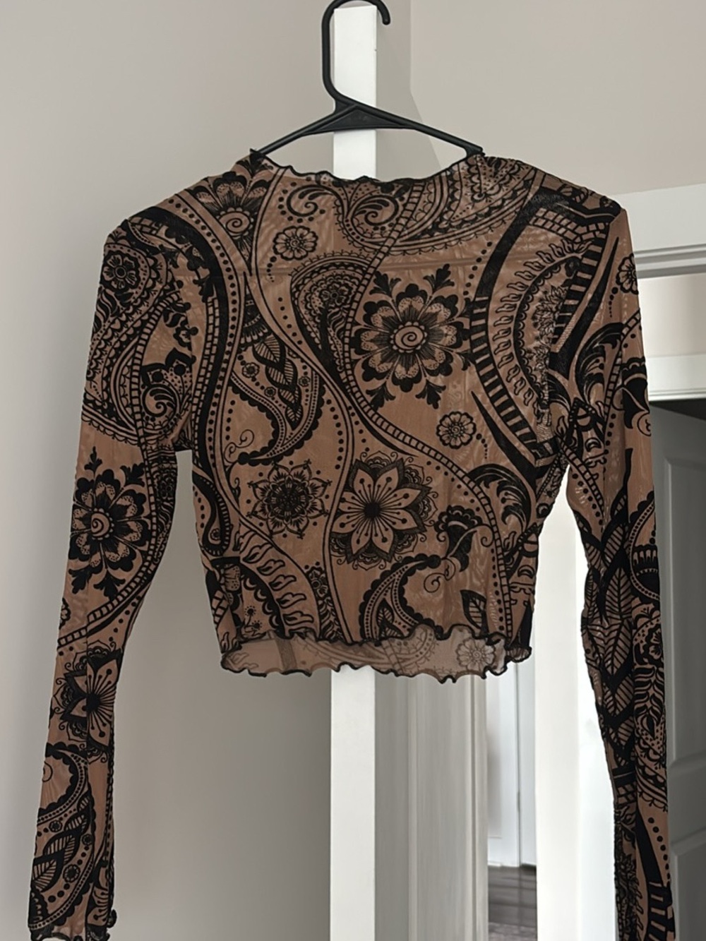 Long Sleeve Paisley Crop Top in Taupe and Black